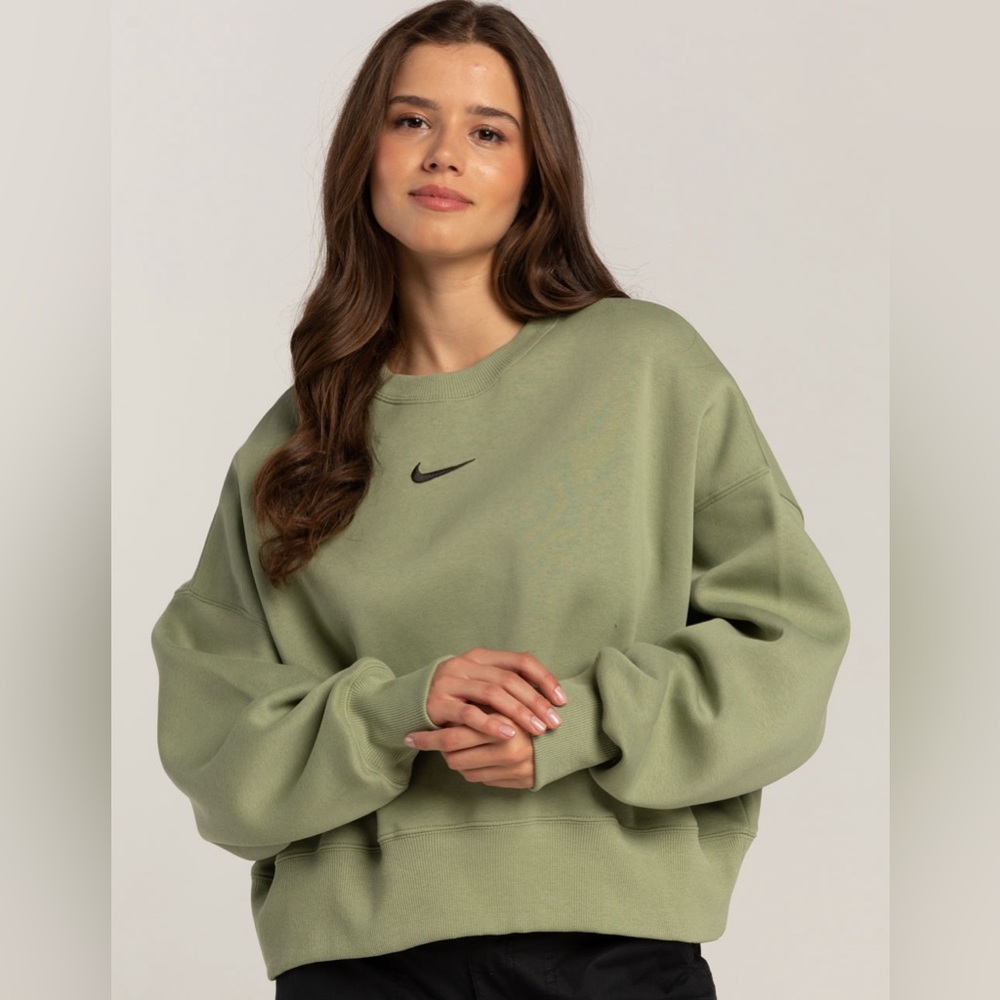 NIKE Sportswear Women’s Oversized Crewneck Sweatshirt